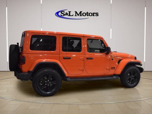 Used 2023 Jeep Wrangler Unlimited Sahara AWD/4WD image 8