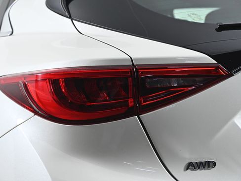 Used 2019 INFINITI QX30 Premium w/ Navigation Package image 6