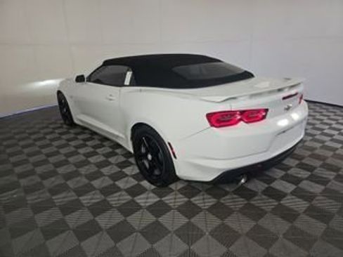 Used 2019 Chevrolet Camaro LT RWD image 4