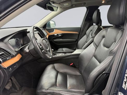 Used 2022 Volvo XC90 T6 Momentum image 10