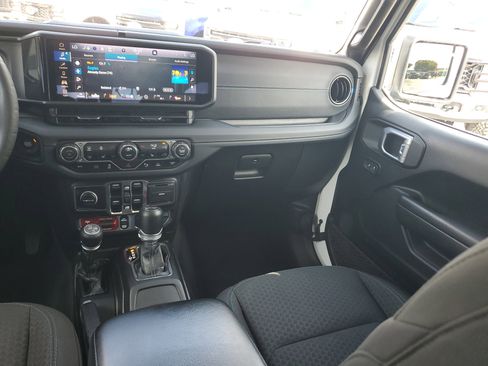 Used 2024 Jeep Wrangler Rubicon w/ Safety Group image 18