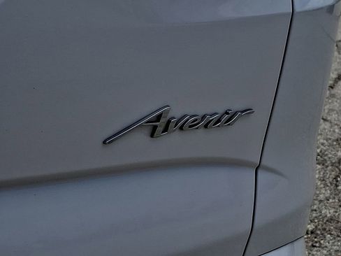 Used 2023 Buick Enclave Avenir w/ Avenir Technology Package AWD/4WD image 32
