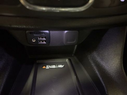 Used 2023 Chevrolet Traverse RS image 33