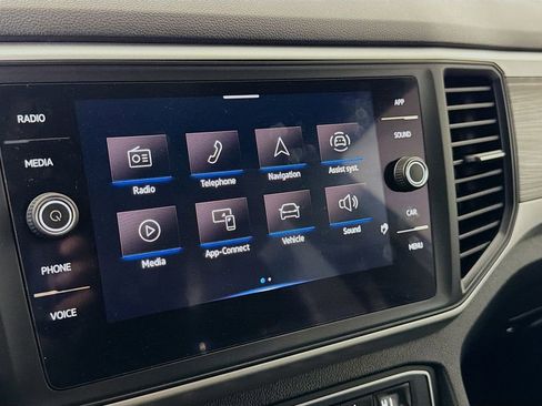 Used 2021 Volkswagen Atlas Cross Sport SE image 37