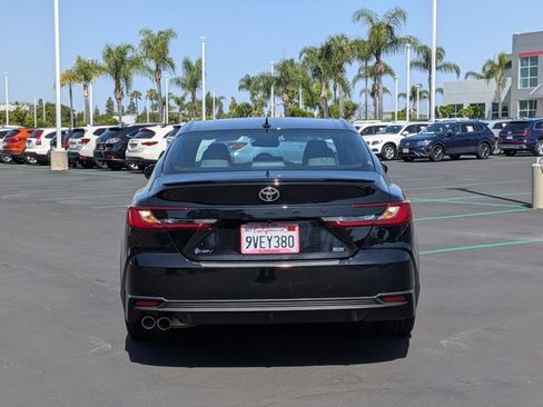 Used 2025 Toyota Camry SE w/ Convenience Package image 7