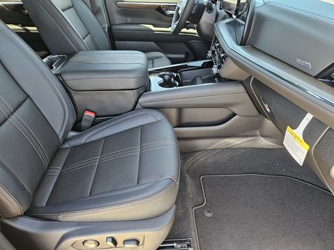 New 2026 Chevrolet Suburban High Country AWD/4WD image 10