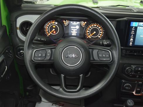 Used 2025 Jeep Gladiator Mojave AWD/4WD image 32