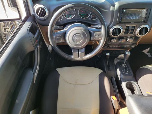 Used 2018 Jeep Wrangler Unlimited Sahara AWD/4WD image 8