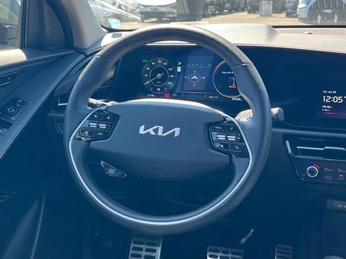 Certified 2023 Kia Niro Wave w/ Wave Preserve Package FWD image 12