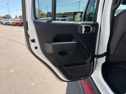Used 2024 Jeep Wrangler Unlimited Sport AWD/4WD image 16