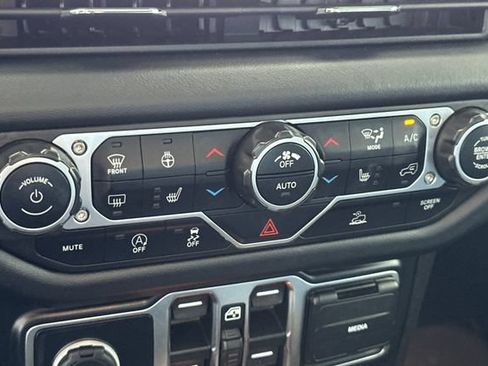 Used 2024 Jeep Wrangler Unlimited Sahara AWD/4WD image 23