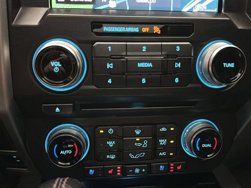 Used 2018 Ford F150 Platinum w/ Equipment Group 701A Luxury AWD/4WD image 33