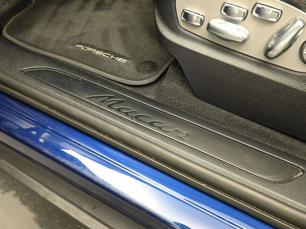 Certified 2026 Porsche Macan AWD/4WD image 14