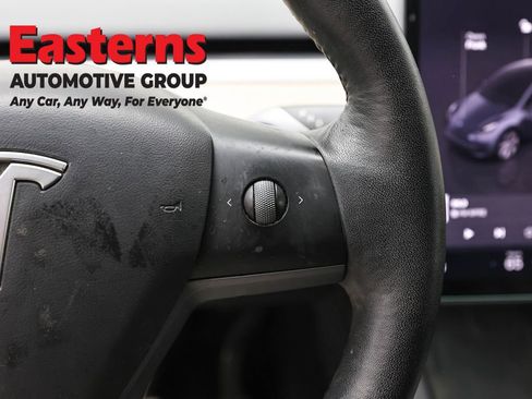 Used 2022 Tesla Model Y Long Range image 16