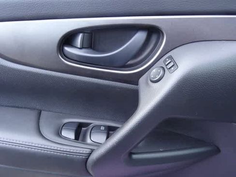 Used 2019 Nissan Rogue Sport S image 17