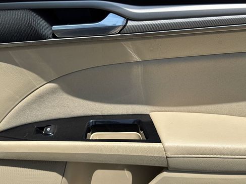 Used 2014 Ford Fusion SE FWD image 18