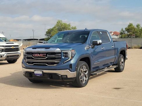 Used 2024 GMC Sierra 1500 SLT AWD/4WD image 4