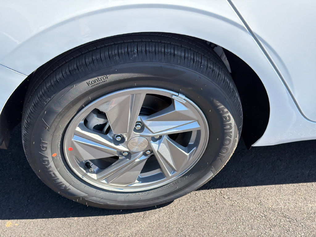 New 2026 Hyundai Elantra SE FWD image 18