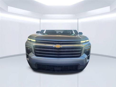 Used 2024 Chevrolet Traverse LT FWD image 3