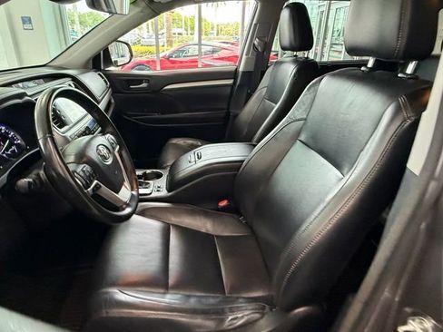 Used 2017 Toyota Highlander XLE w/ Protection Package #3 AWD/4WD image 5