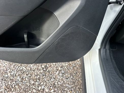 Used 2024 Subaru Crosstrek 2.0i Premium image 38