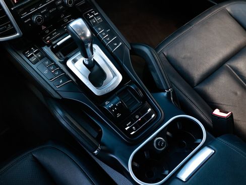 Used 2014 Porsche Cayenne Platinum Edition image 43