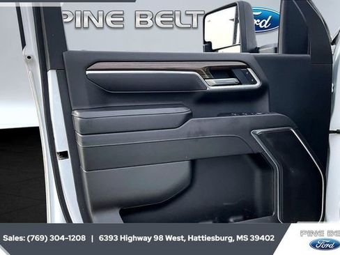 Used 2025 Chevrolet Silverado 3500 LT w/ Safety Package image 17