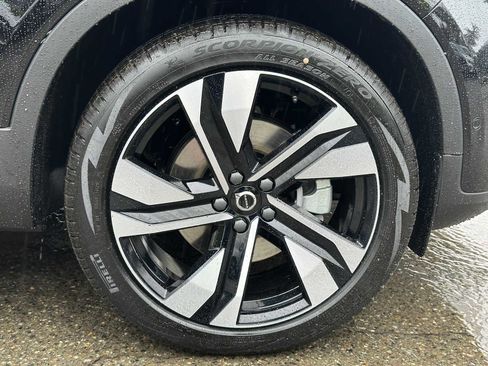 New 2026 Volvo XC40 B5 Ultra w/ Climate Package AWD/4WD image 9