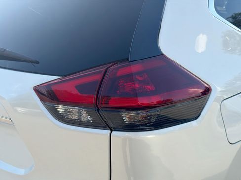 Used 2019 Nissan Rogue SV w/ Sun & Sound Touring Package FWD image 27
