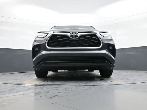 Used 2025 Toyota Highlander XLE AWD/4WD image 29