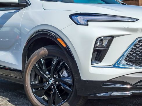 Used 2024 Buick Encore GX Sport Touring image 3