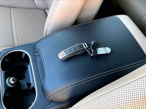 Used 2020 Porsche Cayenne Turbo image 14