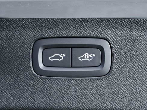 New 2026 Volvo XC90 B6 Plus w/ Protection Package Premier AWD/4WD image 31