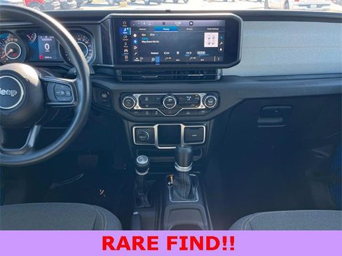 Used 2024 Jeep Gladiator Sport image 5