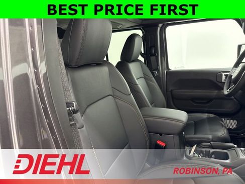 New 2026 Jeep Gladiator Sahara image 12