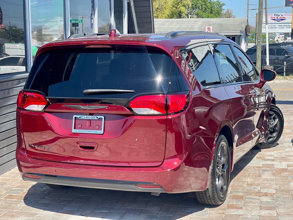 Used 2018 Chrysler Pacifica Touring-L w/ Premium Audio Group FWD image 24