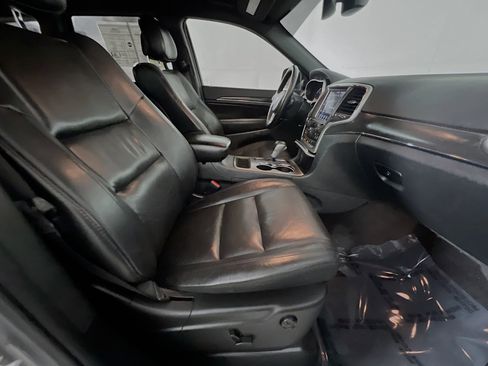 Used 2018 Jeep Grand Cherokee Limited image 31