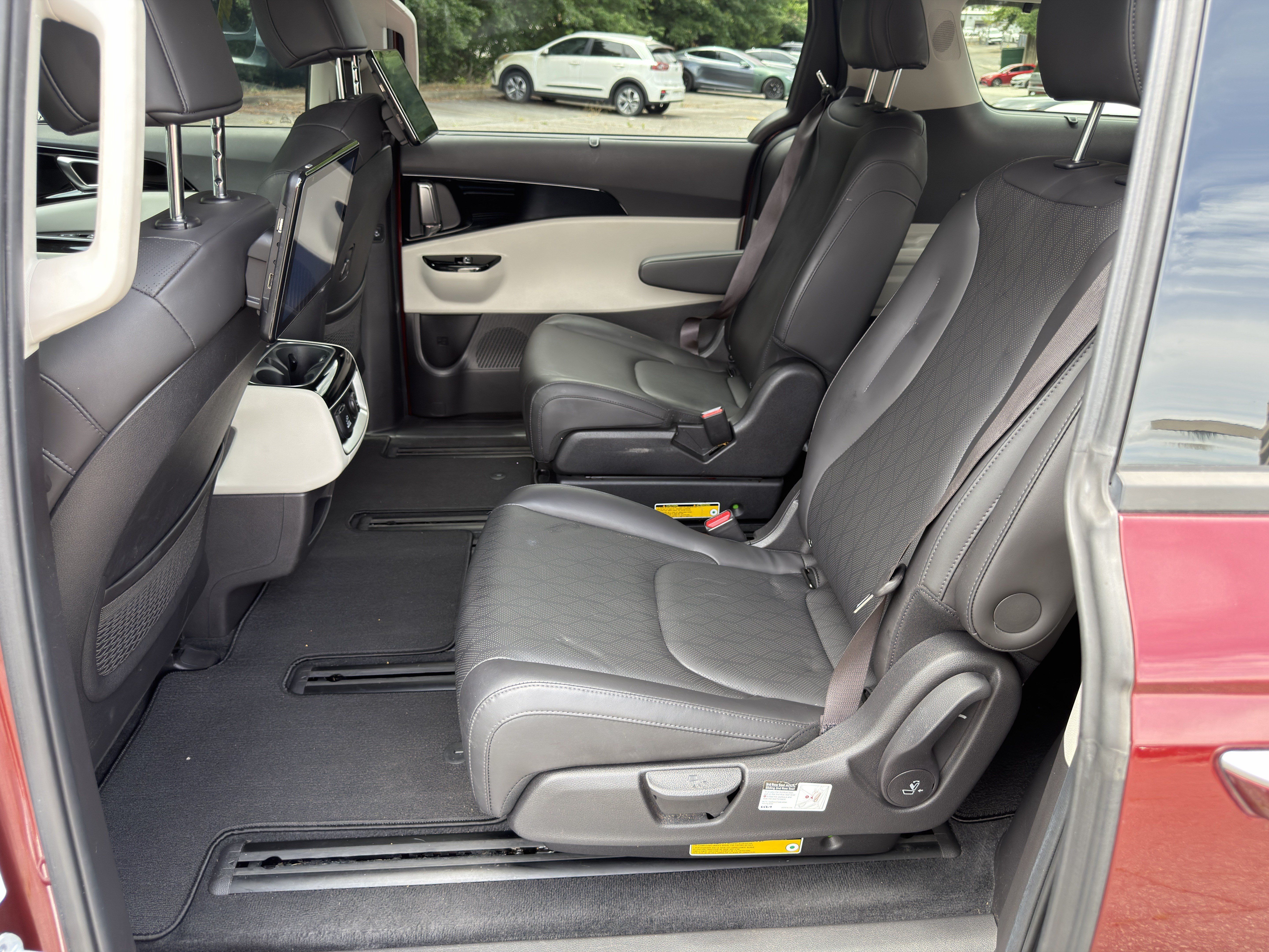 Used 2022 Kia Carnival SX FWD image 17