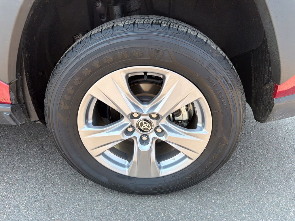 Used 2025 Toyota RAV4 XLE AWD/4WD image 34