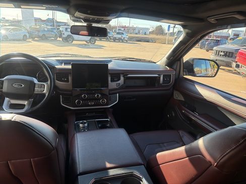 Used 2024 Ford Expedition Max Limited image 18