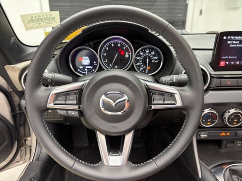 Used 2022 MAZDA MX-5 Miata RF Grand Touring RWD image 5