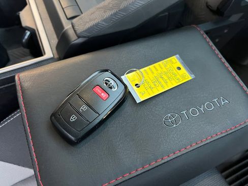 Used 2025 Toyota Tacoma TRD Off-Road image 37