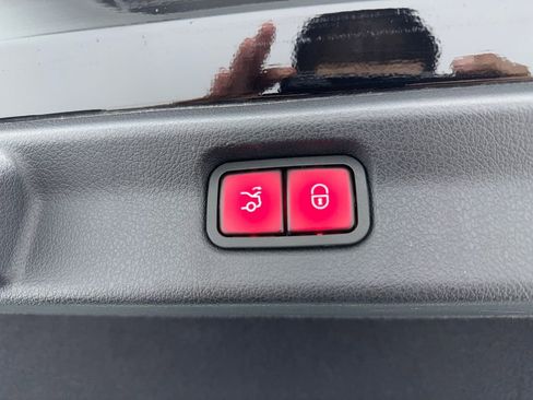 Used 2023 Mercedes-Benz EQE 500 4MATIC Sedan w/ Exclusive Trim Package image 12