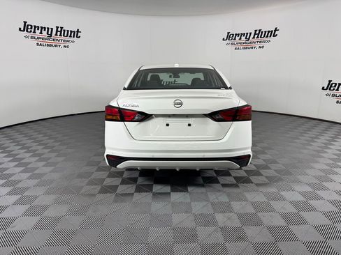 Used 2025 Nissan Altima 2.5 SV FWD image 12