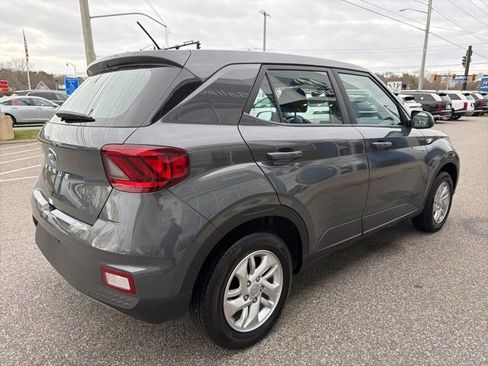 Certified 2025 Hyundai Venue SE image 6