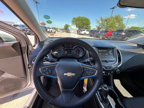 Used 2018 Chevrolet Cruze LT FWD image 36