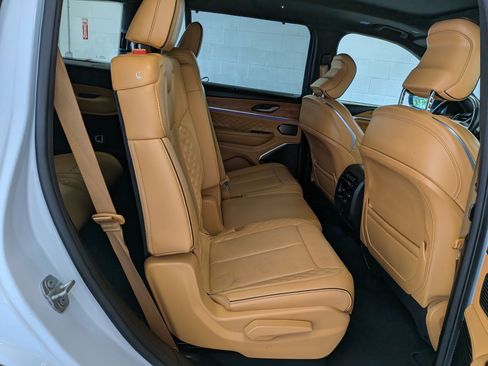Used 2024 Jeep Grand Cherokee L Summit AWD/4WD image 35