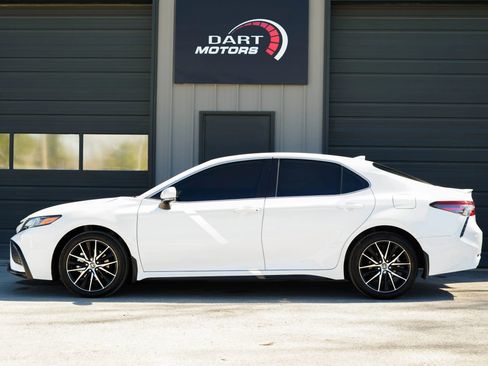 Used 2023 Toyota Camry SE image 4
