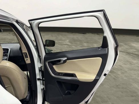 Used 2016 Volvo XC60 T5 Premier w/ Proximity Package FWD image 20
