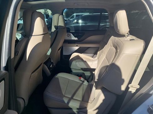 Certified 2023 Lincoln Aviator Reserve w/ Equipment Group 201A image 3